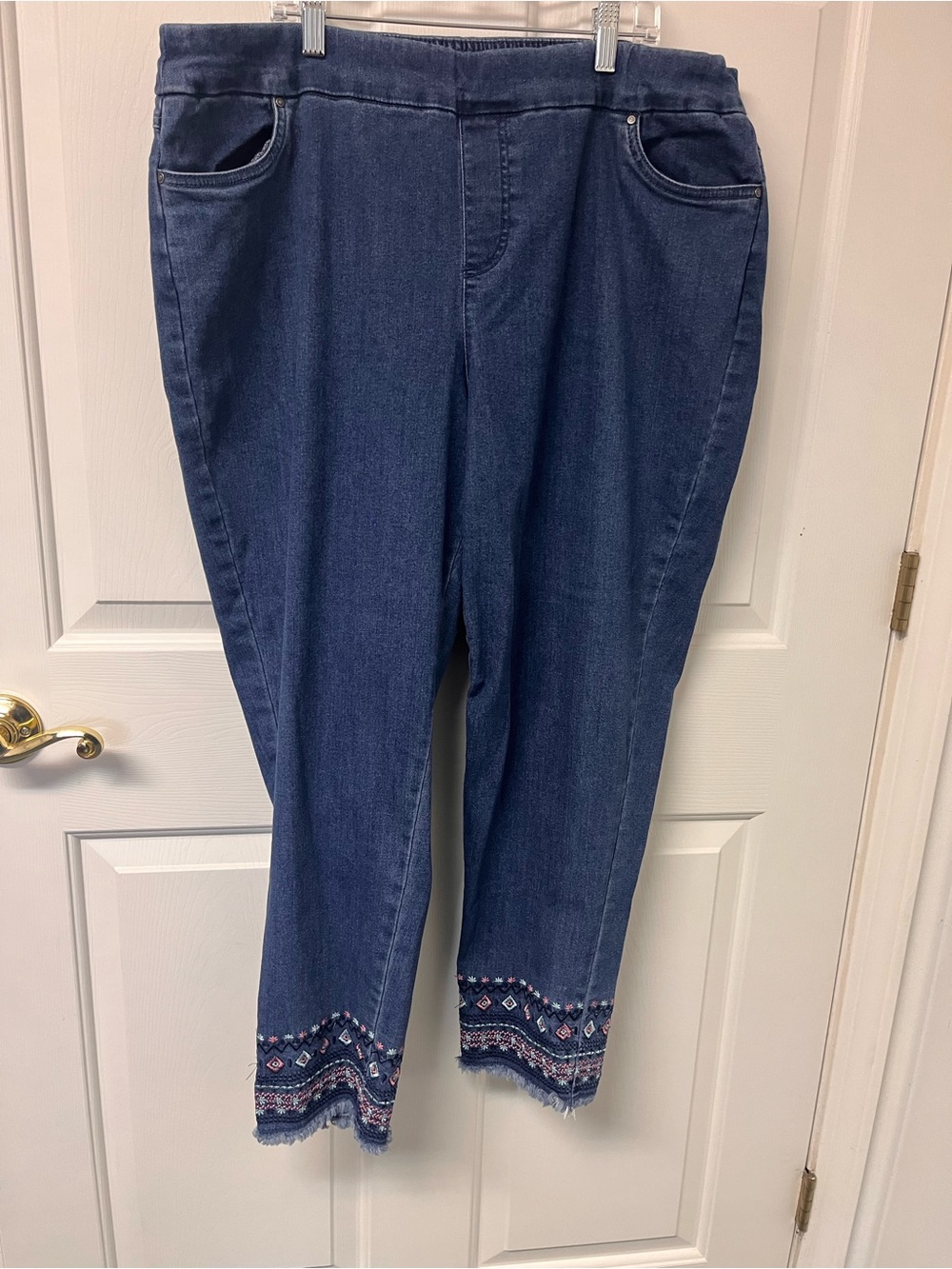 Women’s Cropped Embroidered-Hem Jeans — Deep Blue Pull on Petite Plus